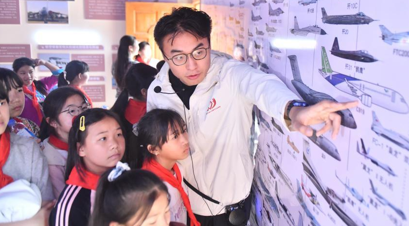 航空航天知识进苗寨